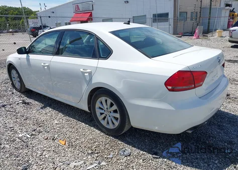 2015 Volkswagen Passat 1.8T Wolfsburg Edition z USA, uszkodzony, nr VIN 1VWAT7A36FC004720